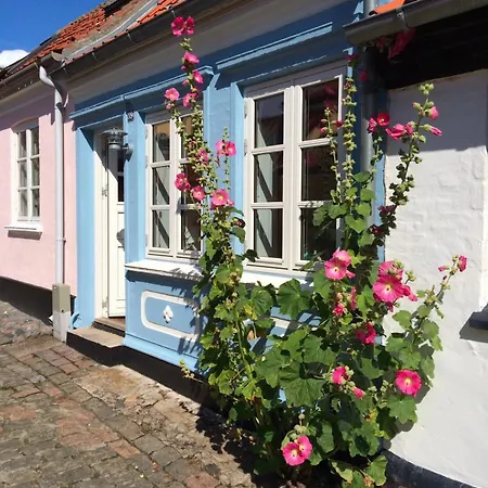 Prázdninový dům Smolfehuset I *